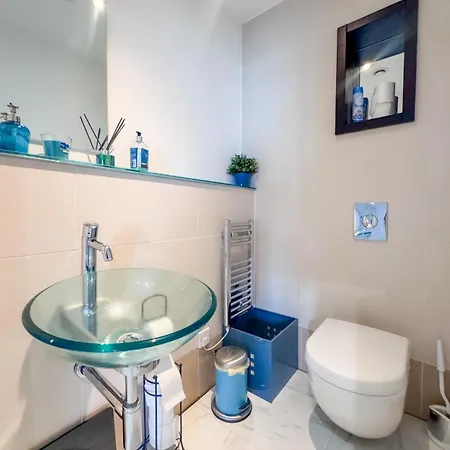 Dock Penthouse By Furnished - Free Parking, Walk To Everything In Leeds, Royal Armouries Apartmán