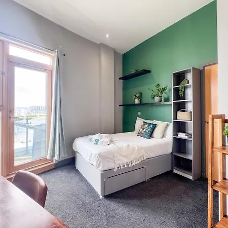 Dock Penthouse By Furnished - Free Parking, Walk To Everything In Leeds, Royal Armouries * Leeds (West Yorkshire)