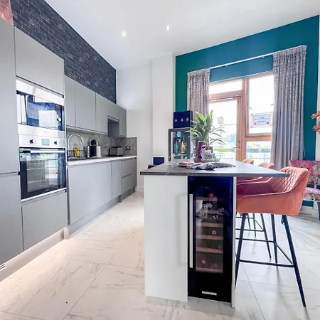 Dock Penthouse By Furnished - Free Parking, Walk To Everything In Leeds, Royal Armouries * Leeds (West Yorkshire)