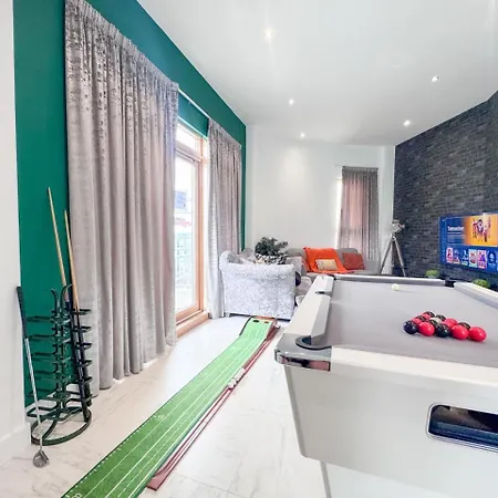 Dock Penthouse By Furnished - Free Parking, Walk To Everything In Leeds, Royal Armouries Leeds (West Yorkshire)