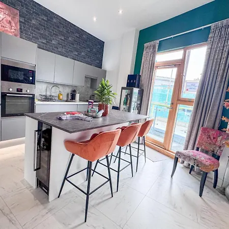 Dock Penthouse By Furnished - Free Parking, Walk To Everything In Leeds, Royal Armouries Apartmán Leeds (West Yorkshire)