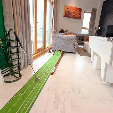 Dock Penthouse By Furnished - Free Parking, Walk To Everything In Leeds, Royal Armouries *