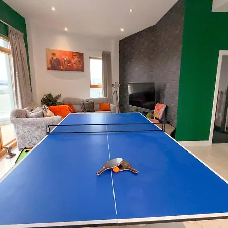 Dock Penthouse By Furnished - Free Parking, Walk To Everything In Leeds, Royal Armouries *