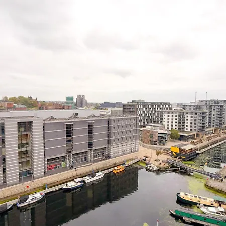 Dock Penthouse By Furnished - Free Parking, Walk To Everything In Leeds, Royal Armouries Apartmán *