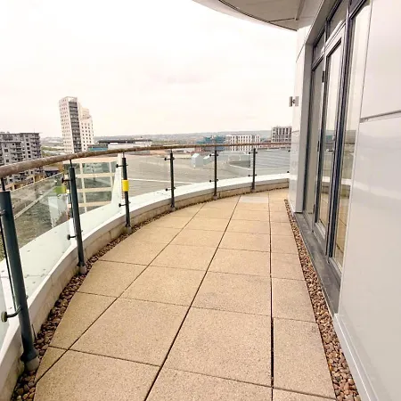 Dock Penthouse By Furnished - Free Parking, Walk To Everything In Leeds, Royal Armouries شقة *