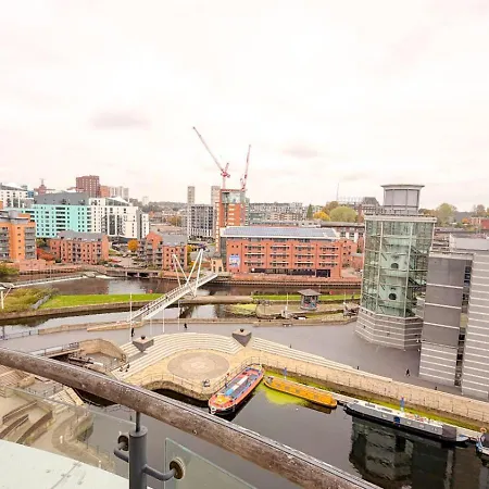 Apartmán Dock Penthouse By Furnished - Free Parking, Walk To Everything In Leeds, Royal Armouries *