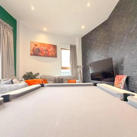Dock Penthouse By Furnished - Free Parking, Walk To Everything In Leeds, Royal Armouries *