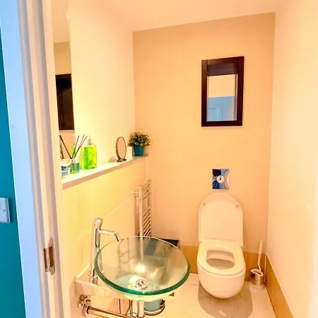 Apartmán Dock Penthouse By Furnished - Free Parking, Walk To Everything In Leeds, Royal Armouries *